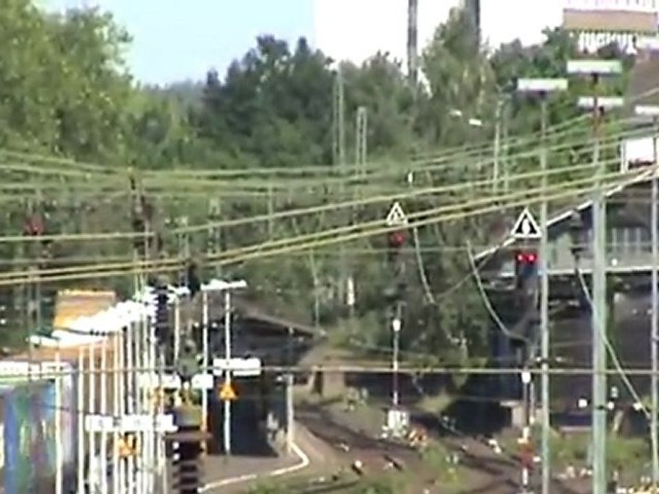 BR189 von MRCE mit Intermodalzug durchquert Bf Bonn Beuel Richtung Köln