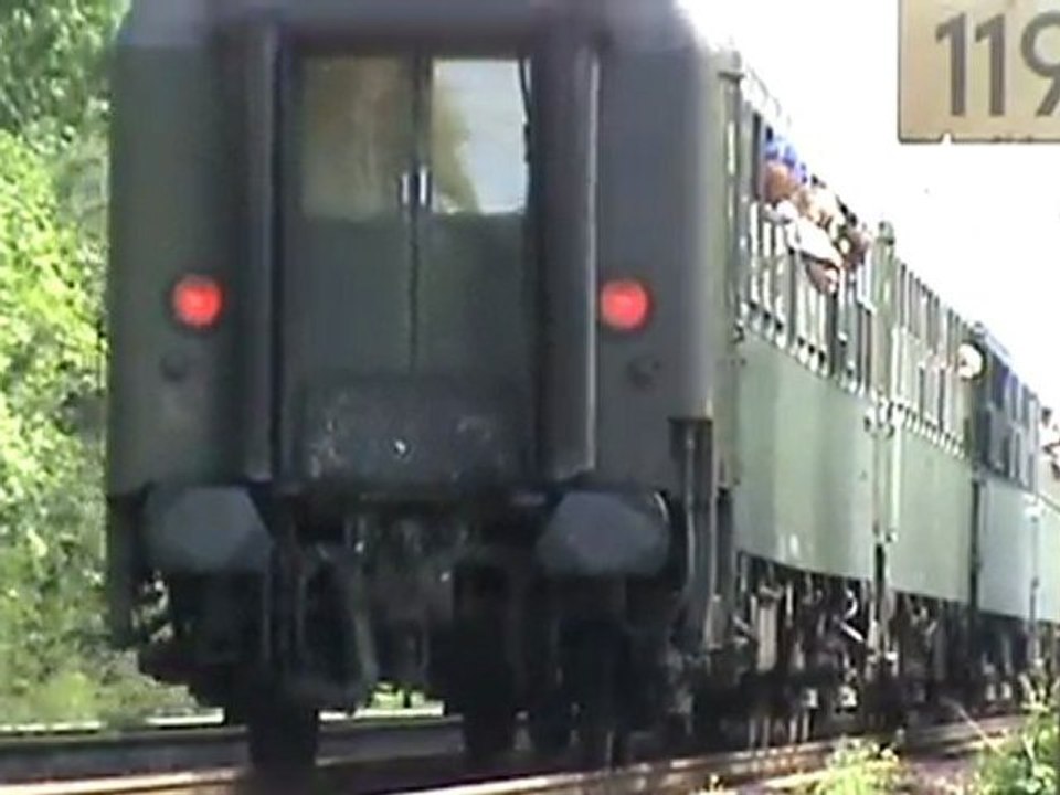 Dampflok 41360 fährt mit Waggons der Efw langsam in den Bf Bad Hönningen ein