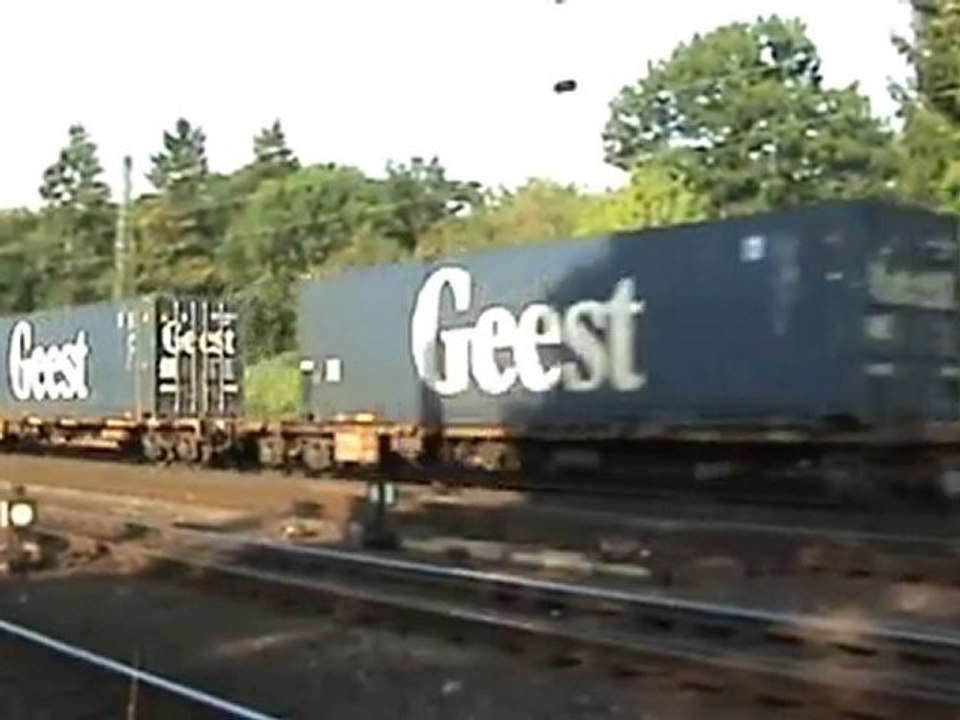 BR185 passiert Rbf Köln Eifeltor Richtung Koblenz mit Intermodalzug