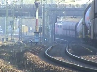 BR140 in Doppeltraktion vor gemischtem Güterzug fährt in den Gbf Köln Kalk Nord ein