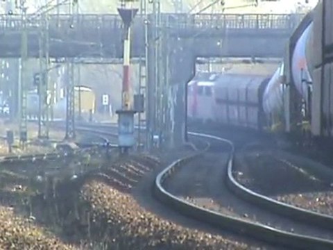 BR140 in Doppeltraktion vor gemischtem Güterzug fährt in den Gbf Köln Kalk Nord ein