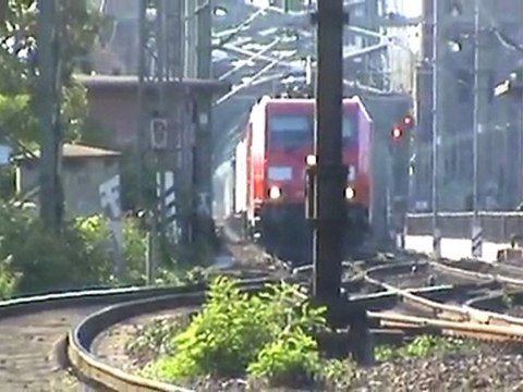 BR151 und BR185 mit Intermodalzügen von Gbf Bonntor über Kölner Südbrücke nach Rbf Gremberg