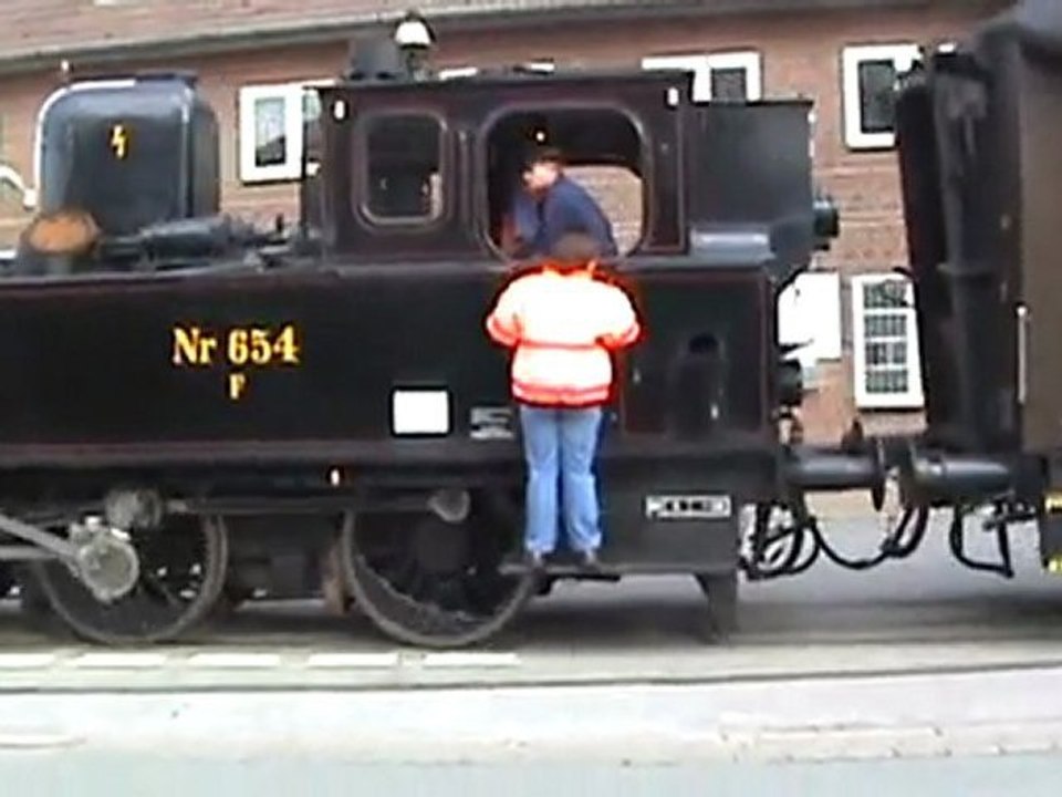 Pendelverkehr Angelner Dampfeisenbahn kurz vor dem Bf Kohlepier Technikpark