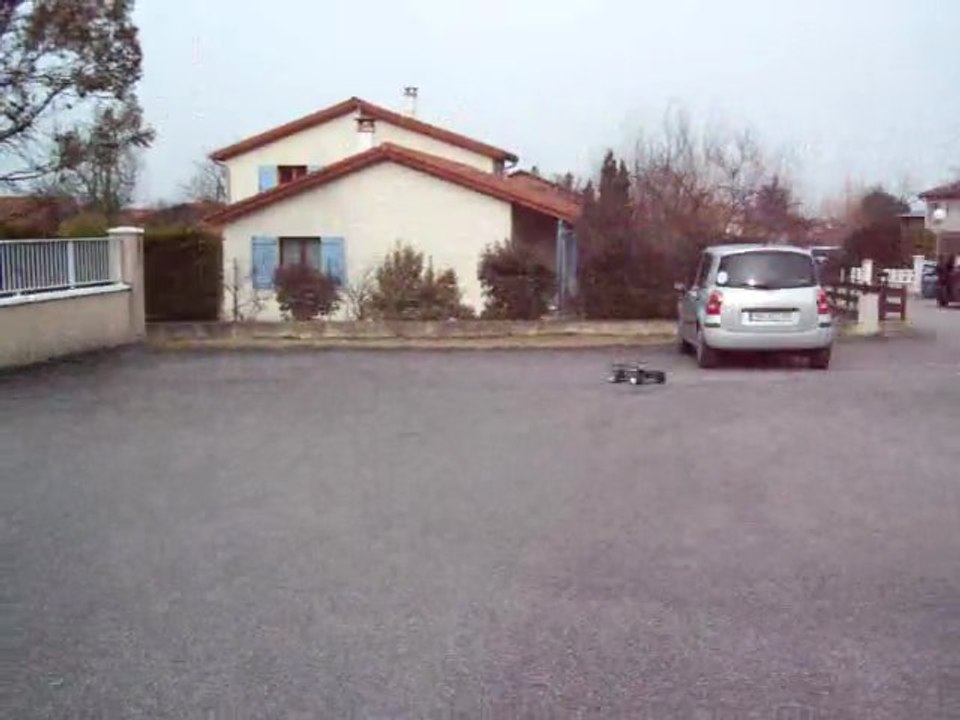 Traxxas e-revo sur le goudron partie 2