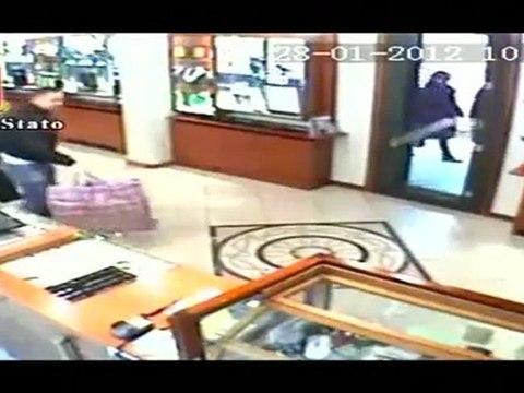 fermati i rapinatori della gioielleria