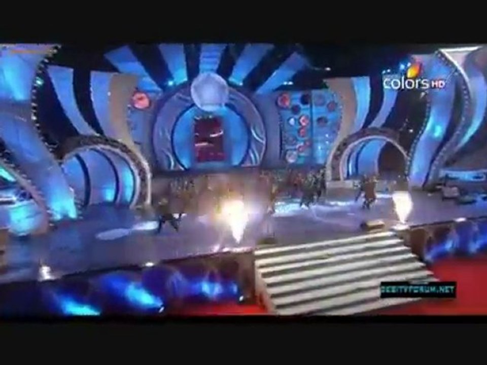 Shahid Kapoors 2012 Awards Perf combined  (Zee perf with original song)