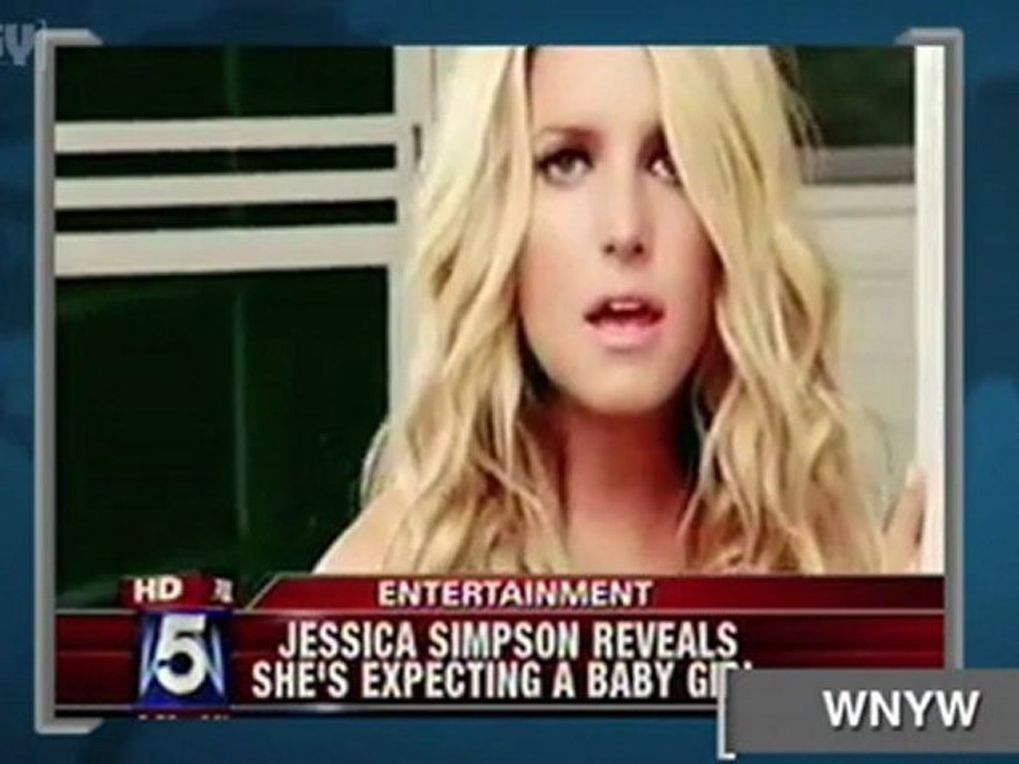 Pregnant Jessica Simpson Gets Nude for Elle, Reveals Baby's Sex