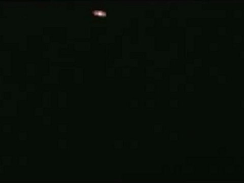 فري برس حمص حي الشهداء اثار القذائف المتساقطة على الحي 7 3 2012 ج2