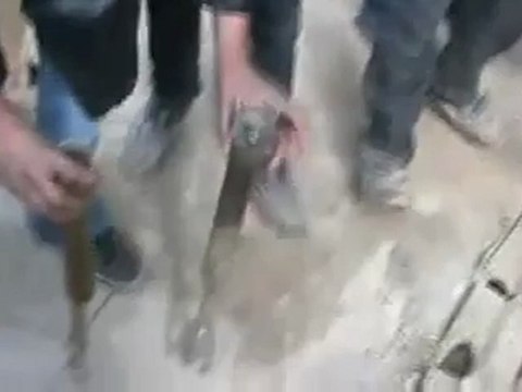 فري برس حمص حي الشهداء اثار القذائف المتساقطة على الحي 7 3 2012 ج1