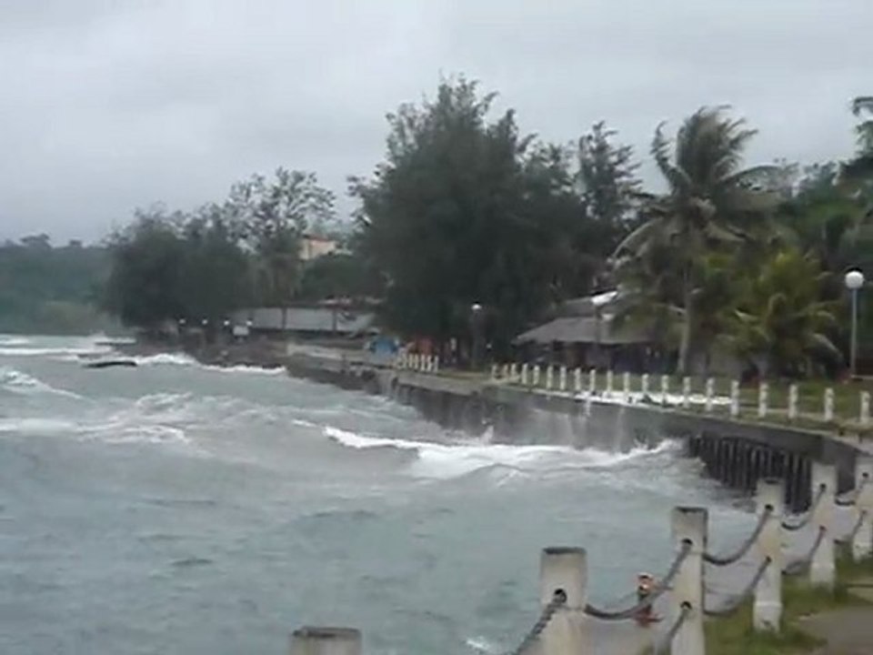 Vagues sur le front de mer - Port Vila