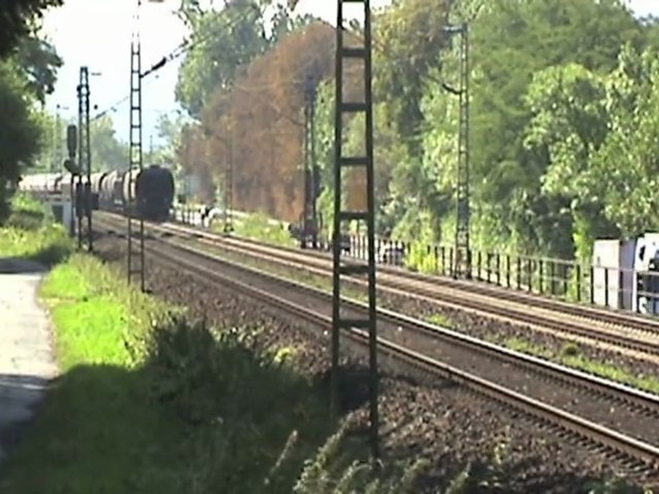 Re482 Doppeltraktion und BR185 bei Leubsdorf am Rhein