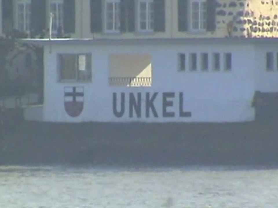 Der Rhein, Rheinschiffe und ein bischen Eisenbahn gegenüber von Unkel 002