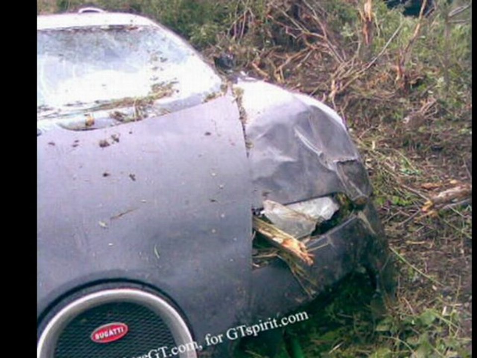 Bugatti veyron crashes