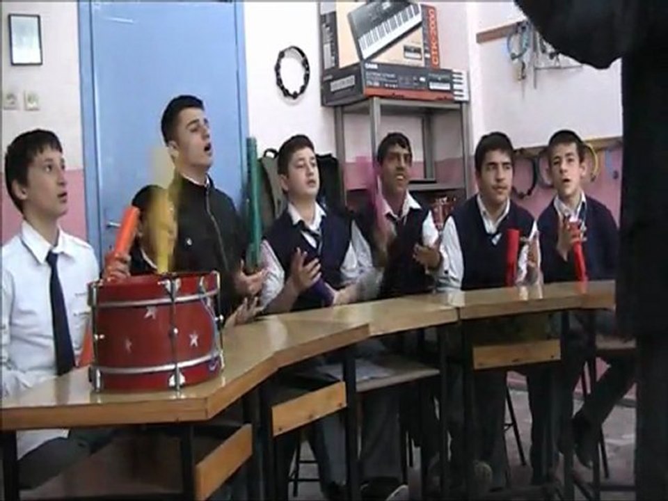 çayır çimen geze geze   Şehit Ali Borinli İ.Ö.O. ve İş okulu boomwhackers grubu