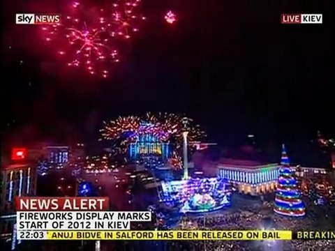 Kiev (Kyiv) Ukraine Fireworks New year 2012 - Киев Украина Фейерверк Новый год 2012 ( ukrainetur.com)
