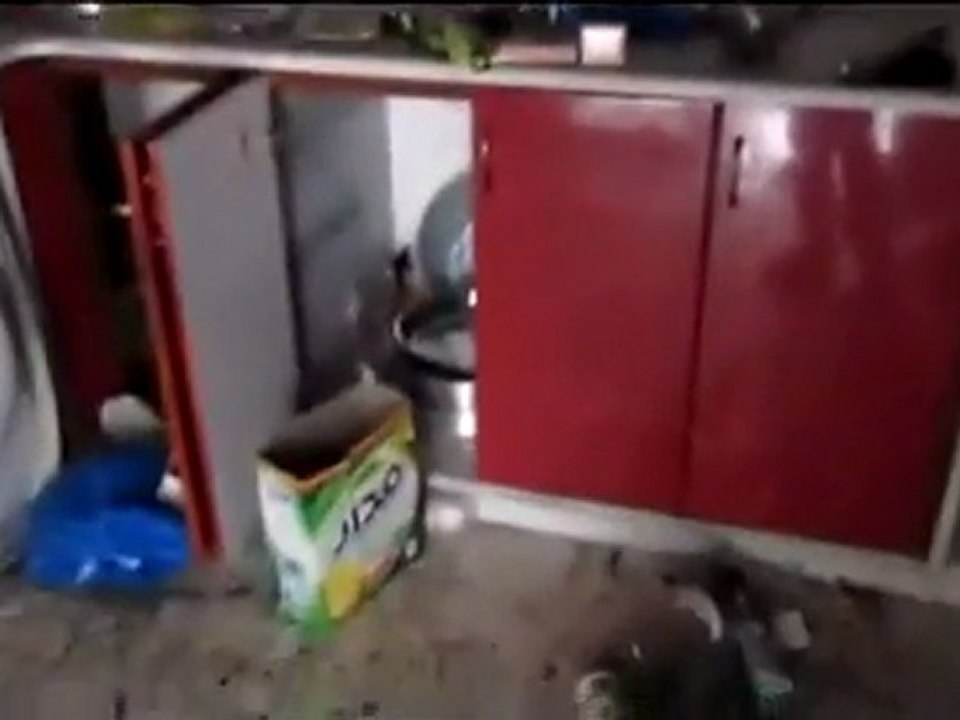 فري برس حمص حي الإنشاءات دمار و خراب في المنازل  8 3 2012 ج1