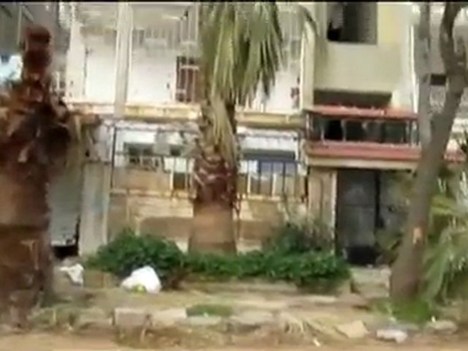 فري برس حمص حي الإنشاءات  دمار في شارع جامع الوفائي 8 3 2012