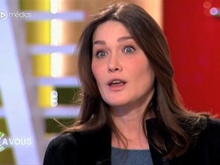 Carla Bruni-Sarkozy et la presse dans "C à vous"