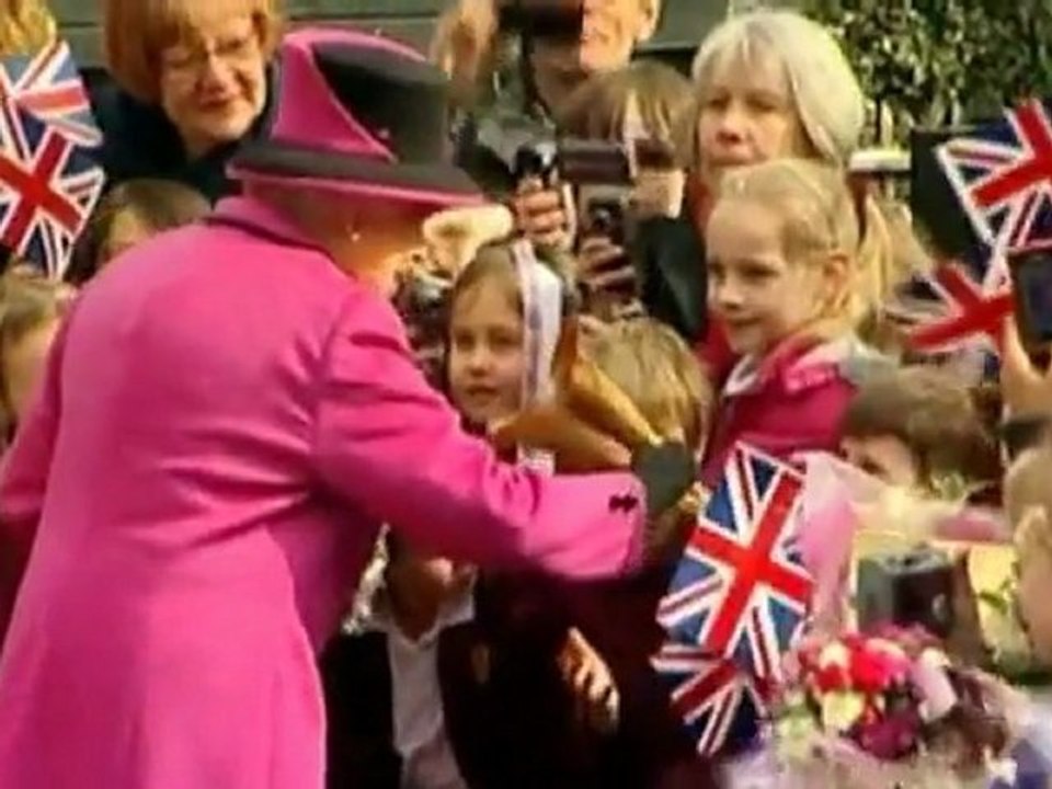 A Royal outing of fashion, flowers and prayer