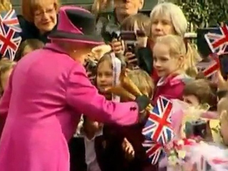A Royal outing of fashion, flowers and prayer