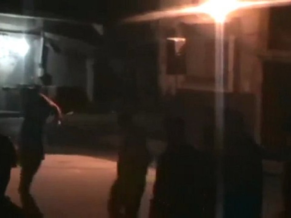 فري برس حمص إطلاق نار على المتظاهريين في حي الخالدية 8 3 2012