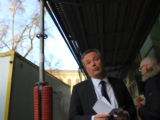 Nicolas Dupont-Aignan ignorait-il l'interdiction du don du sang paur les Gays? réponse