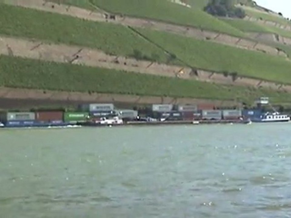 Br185, br110, br143 und rheinschiffe gegenüber von bingen