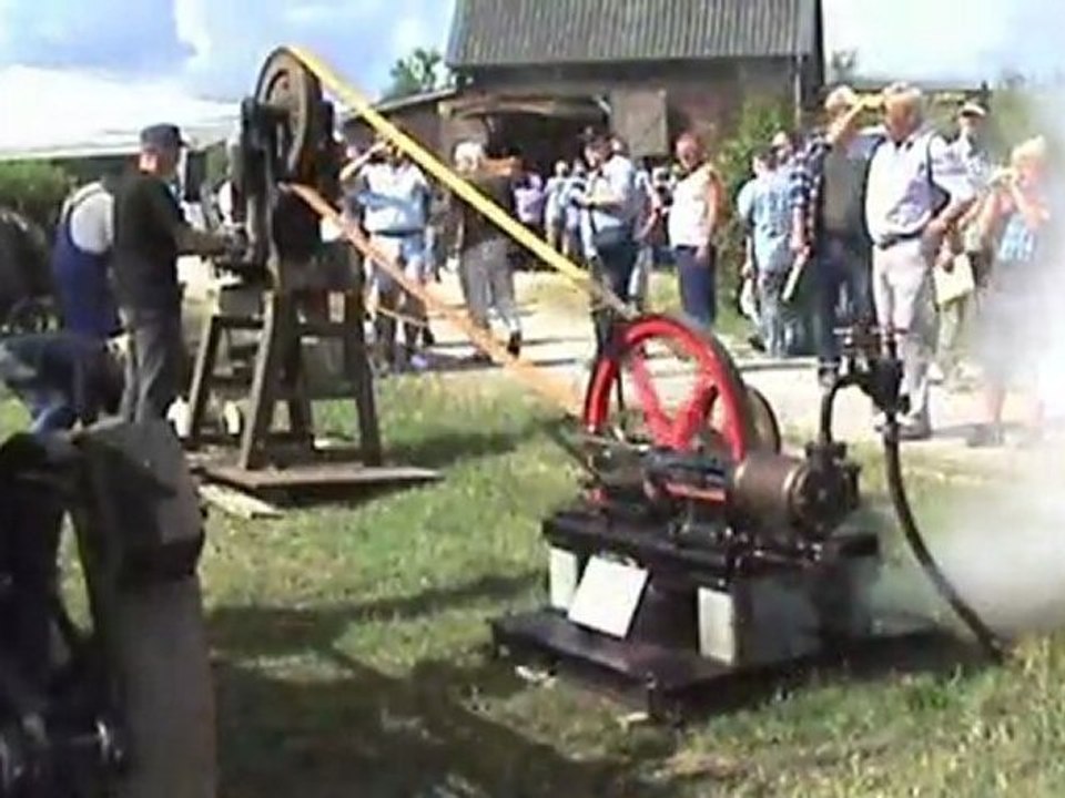 Pracht - Dampflokomobile Dampf-Stationärmotor Dampf und Treckertreffen Lindlar 2010