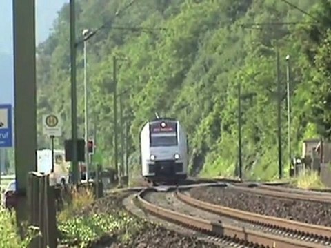 BR185 Doppeltraktion, 3x BR101, 2x BR143, 2x BR460 gegenüber Kaub