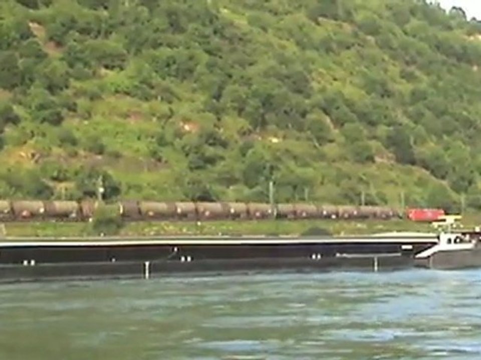 Lokomotion br139 henkelzug, br152, br143 und rheinschiffe gegenüber bingerbrück