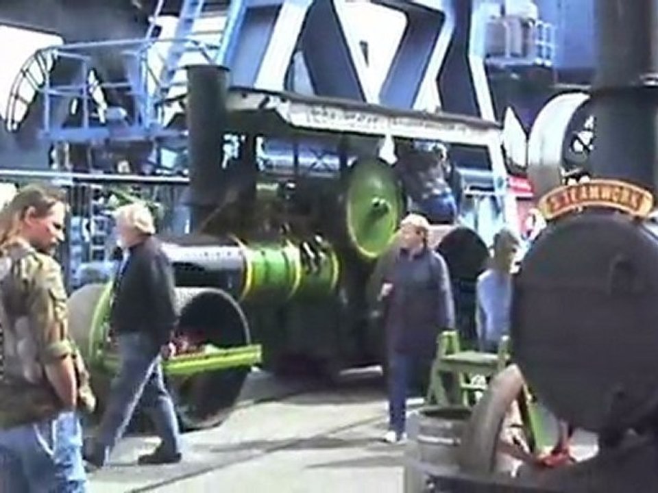 Diverse Dampflokomobile auf dem Dampfrundum 2009 in Flensburg