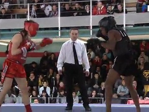 Championnat de France 2012 de Wushu Sanda / Combat détection -56kg Natacha Bounet (seniors) vs Manon Nardy (cadette)