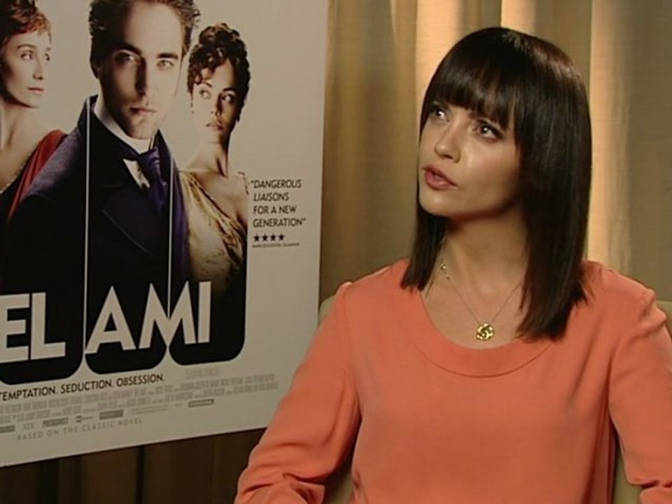 Christina Ricci learns good manners