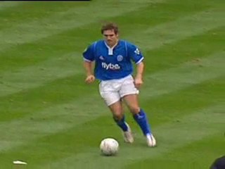 Ο Ντέιβιντ Νταν επιχειρεί ντρίμπλα αλά... Κριστιάνο Ρονάλντο