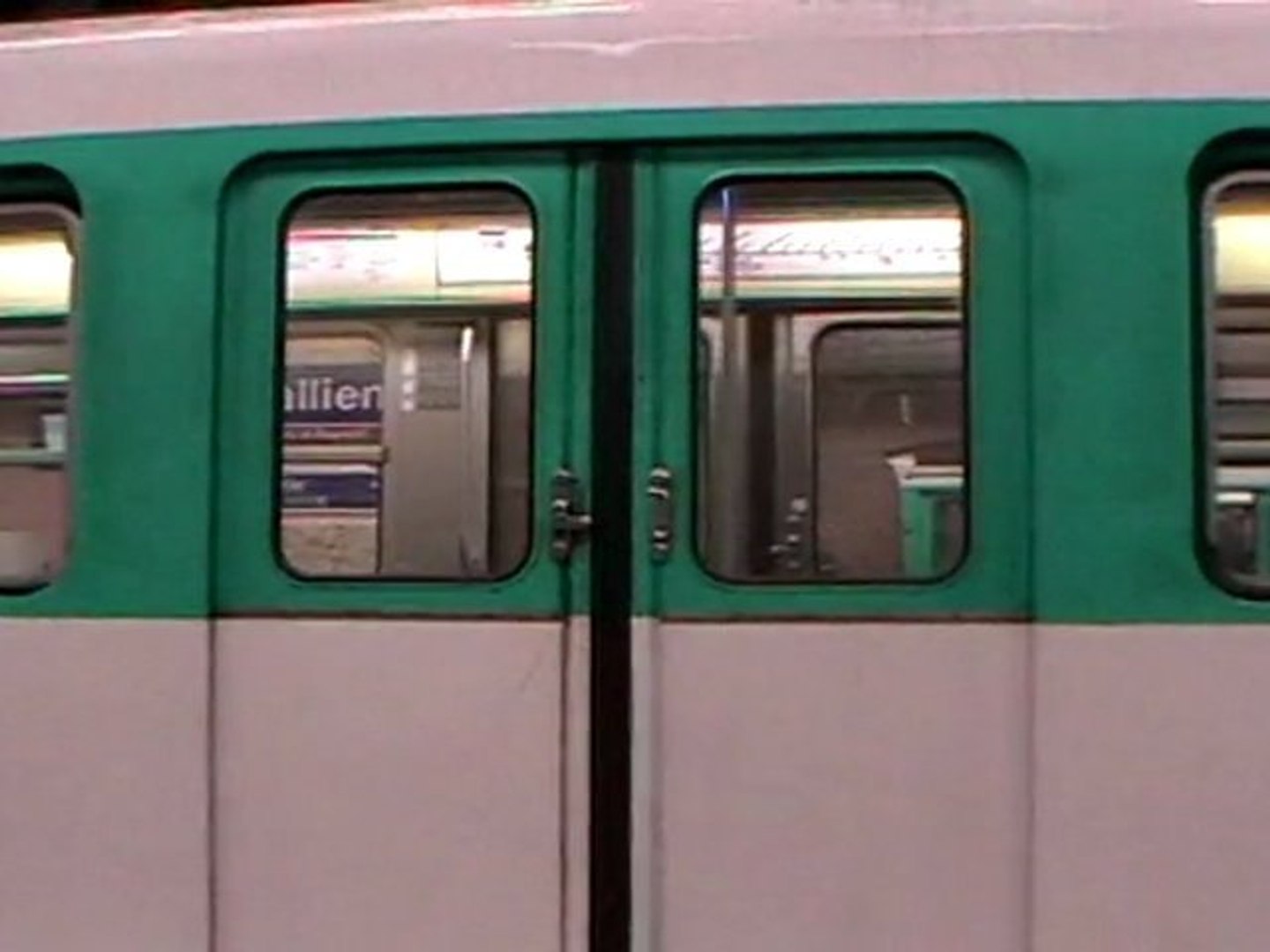 MF67 : Signal sonore et fermeture des portes à la station Gallièni sur la  ligne 3 du métro parisien - Vidéo Dailymotion