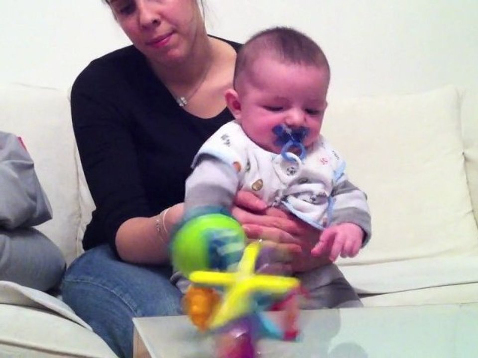 Arthur et son hochet