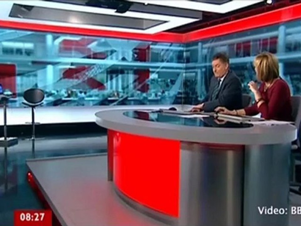 Spiker Canlı Yayında Uyudu