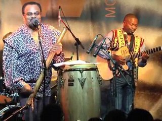 Bonga illumine le New Morning. Rencontre.