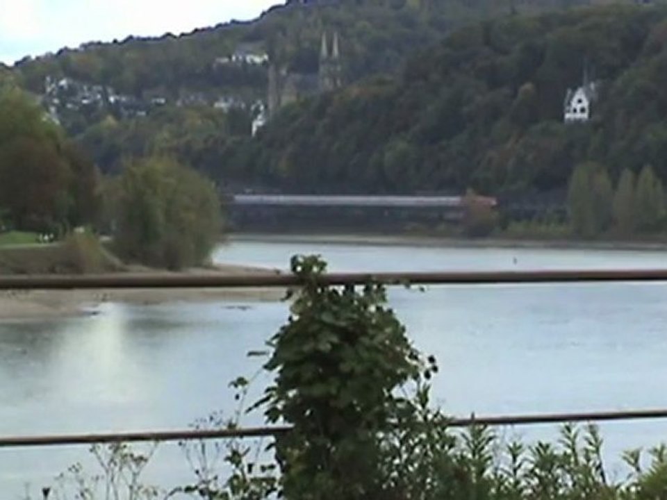 Zwei IC mit BR101 beim Unkelbachtal am Rhein