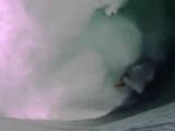 Grosse session de surf à Teahupoo