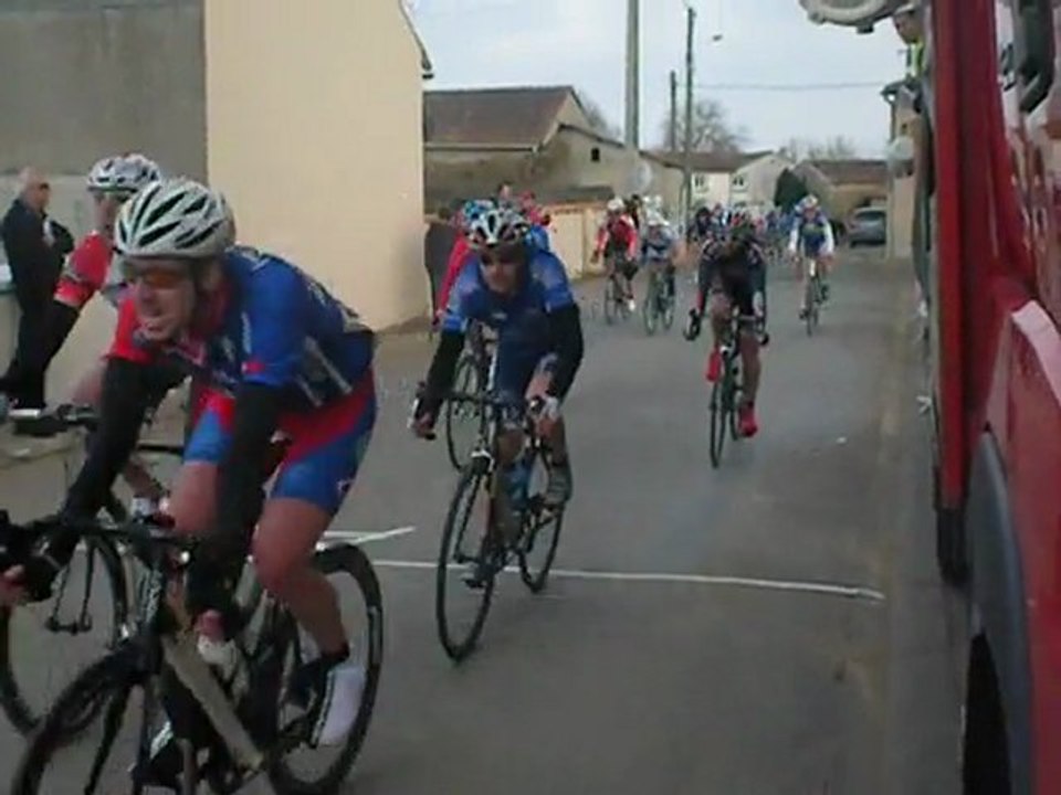 Arrivée des 3ème Cat. à Maillé 2012