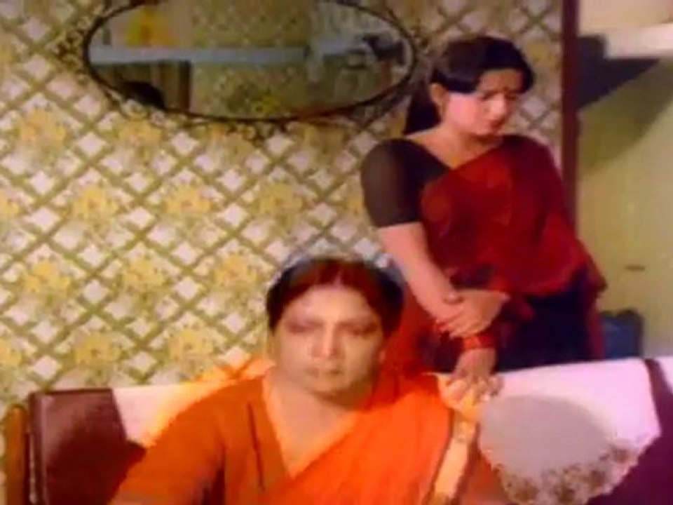 Chinna Kuyil Paaduthu -- Vasantha Compromising Ambika