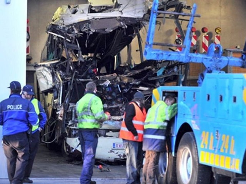 Horror-Crash: Mindestens 28 Tote bei Busunglück in der Schweiz