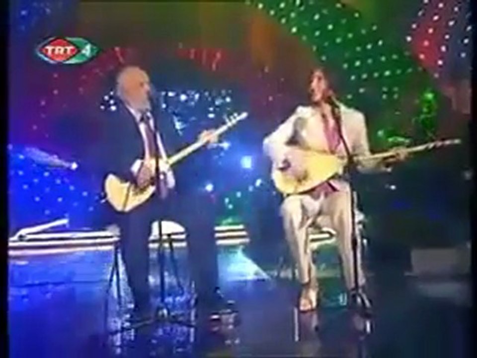 Musa Eroglu ve Özlem Özdil - Bugün Dost Yaralanmış