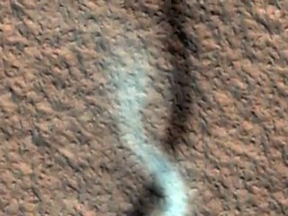 Mars.anomalie.étrange serpent lumineux.  07.03.2012