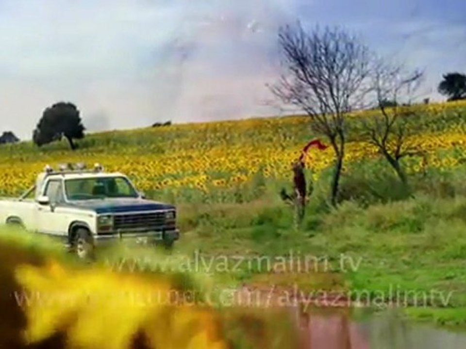 Το κορίτσι με το κόκκινο μαντήλι - ΠΟΛΥ ΣΥΝΤΟΜΑ