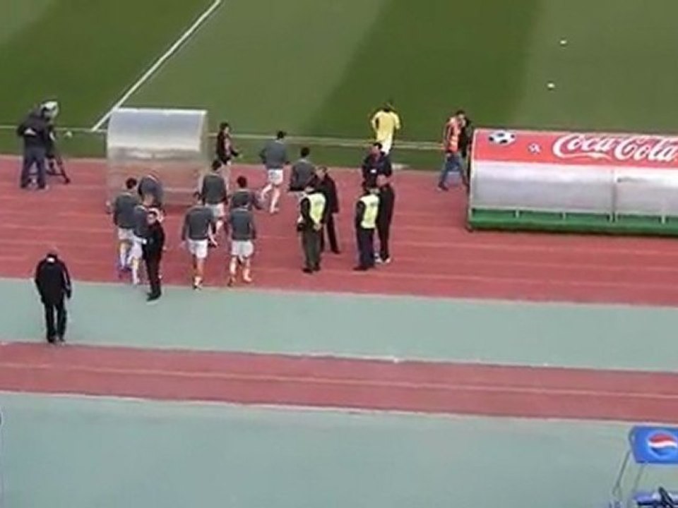 Είσοδος για προθέρμανση παικτών ΑΕΚ