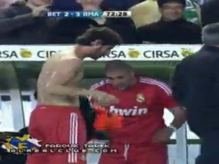 احتفال اللاعبين بهدف رونالدو الثاني