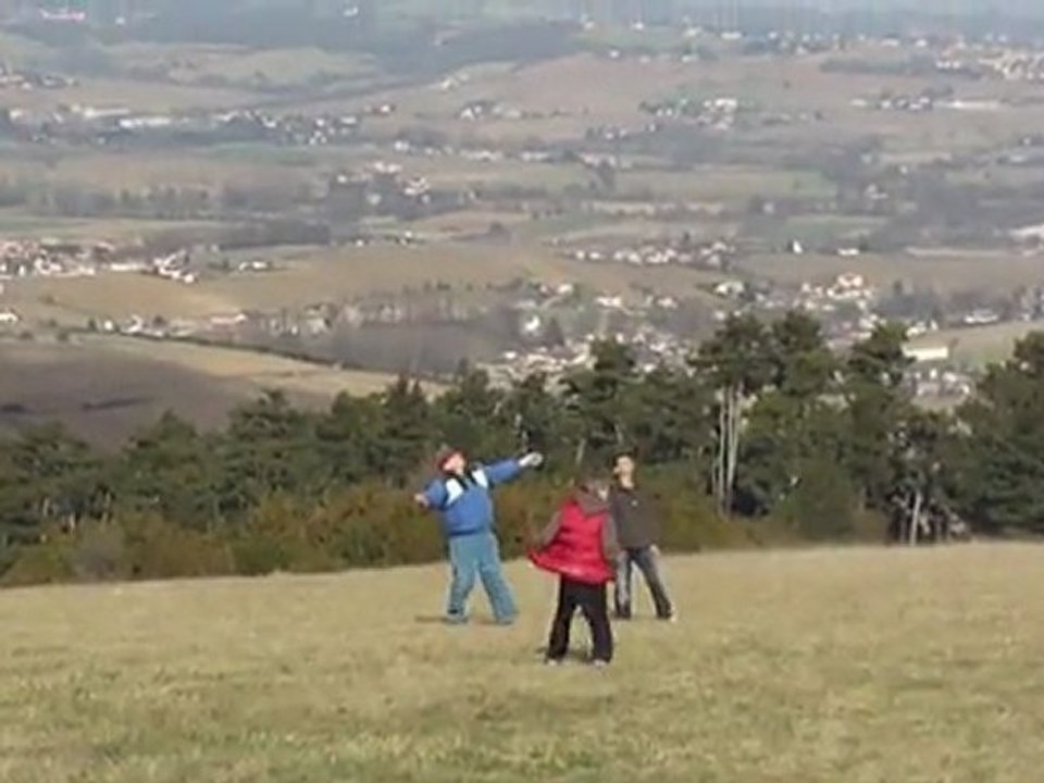 Jean paul qui fait du cerf volant