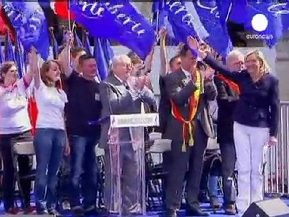 Sarkozy cerca la rimonta nella corsa all'Eliseo con un...